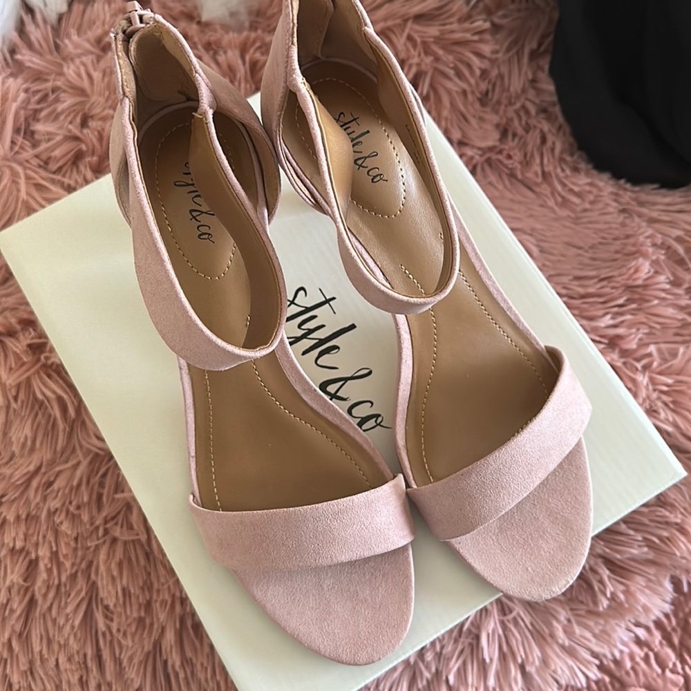 Style and co pink heel size 8
